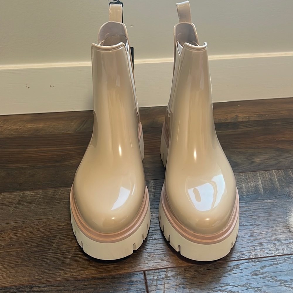 NWT Beige Patent Stella Boots